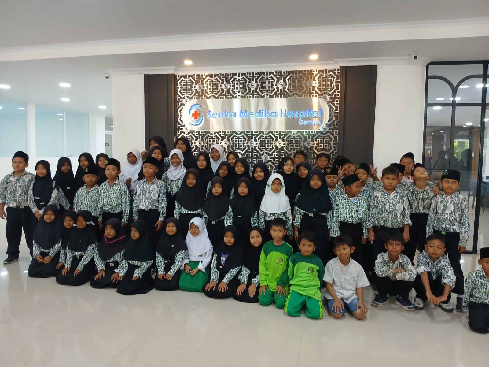 Periksa Mata Gratis untuk Siswa MIN 2 Cirebon